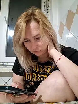 Snapshot of Xseniy chatting on November 3, 2025, 6:33 pm Xseniy online show from November 3, 2025, 6:33 pm