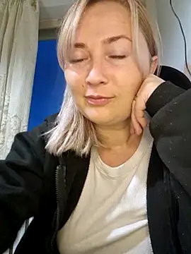 Snapshot of Xseniy chatting on October 6, 2025, 4:08 pm Xseniy online show from October 6, 2025, 4:08 pm