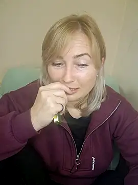 Snapshot of Xseniy chatting on October 13, 2025, 7:37 pm Xseniy online show from October 13, 2025, 7:37 pm