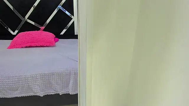 Snapshot of iisabella_noa chatting on September 29, 2025, 1:17 pm iisabella noa online show from September 29, 2025, 1:17 pm