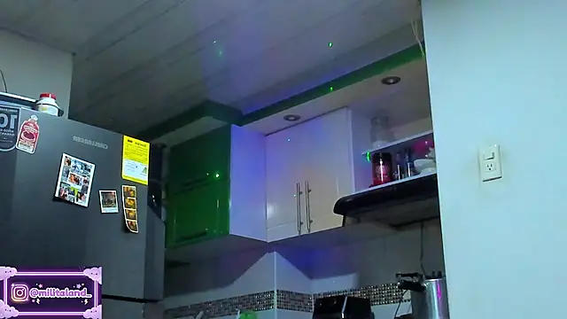 milita houston online show from September 30, 2025, 2:39 am