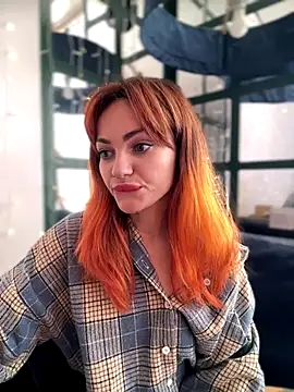 Snapshot of SaraLow chatting on October 30, 2025, 6:44 am SaraLow online show from October 30, 2025, 6:44 am