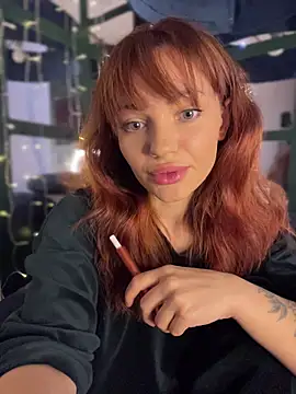 Snapshot of SaraLow chatting on November 16, 2025, 5:34 am SaraLow online show from November 16, 2025, 5:34 am