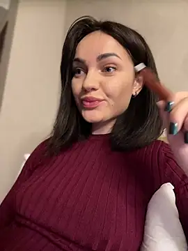 SaraLow online show from April 17, 2026, 9:45 am