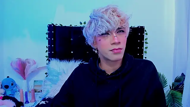 Cooperrosscute233 online show from November 9, 2025, 2:21 pm