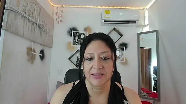 Snapshot of tatiana_sofiaa chatting on October 10, 2025, 2:07 pm tatiana sofiaa online show from October 10, 2025, 2:07 pm