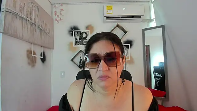 Snapshot of tatiana_sofiaa chatting on September 10, 2025, 1:21 pm tatiana sofiaa online show from September 10, 2025, 1:21 pm