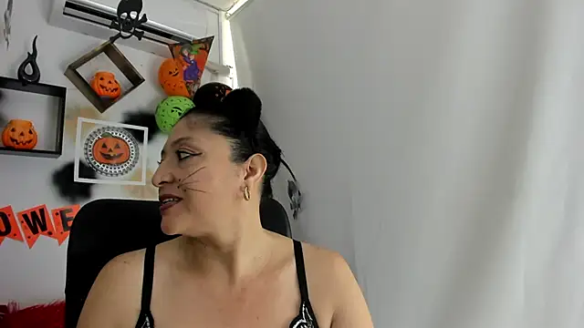 Snapshot of tatiana_sofiaa chatting on October 31, 2025, 1:41 pm tatiana sofiaa online show from October 31, 2025, 1:41 pm