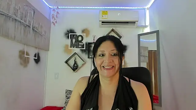 Snapshot of tatiana_sofiaa chatting on October 20, 2025, 1:33 pm tatiana sofiaa online show from October 20, 2025, 1:33 pm