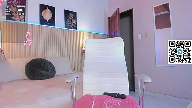 Snapshot of Sirenita_petitexoxo chatting on October 9, 2025, 9:43 am Sirenita petitexoxo online show from October 9, 2025, 9:43 am