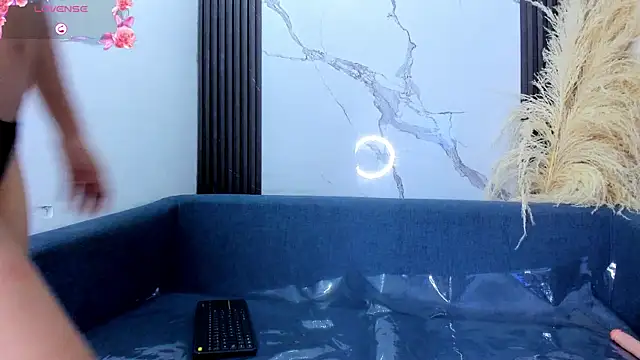 CristineCaru online show from February 4, 2026, 12:00 pm