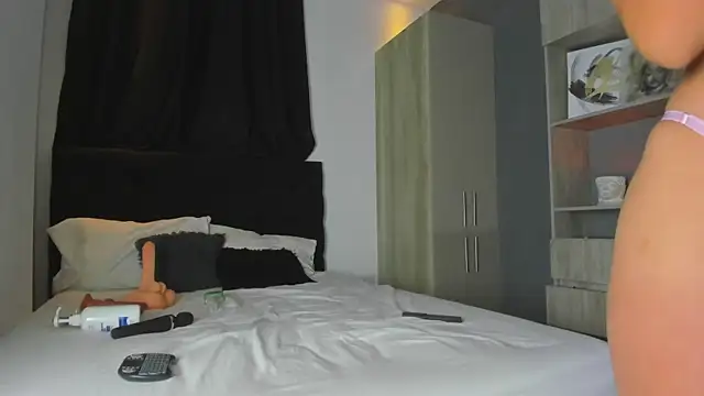 Snapshot of MavSweet chatting on October 8, 2025, 3:41 am MavSweet online show from October 8, 2025, 3:41 am