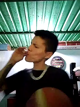 Snapshot of elinnki chatting on December 5, 2025, 8:06 pm elinnki online show from December 5, 2025, 8:06 pm