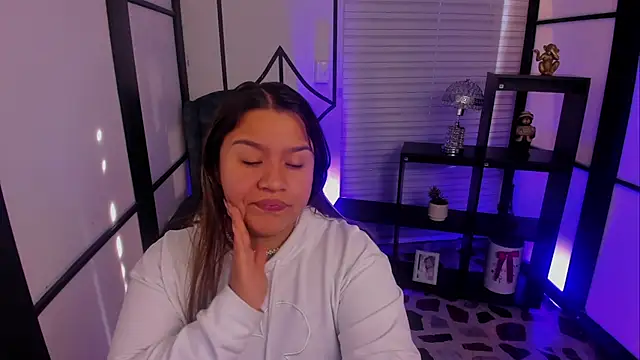 ElaBourn  online show from October 9, 2025, 12:38 pm