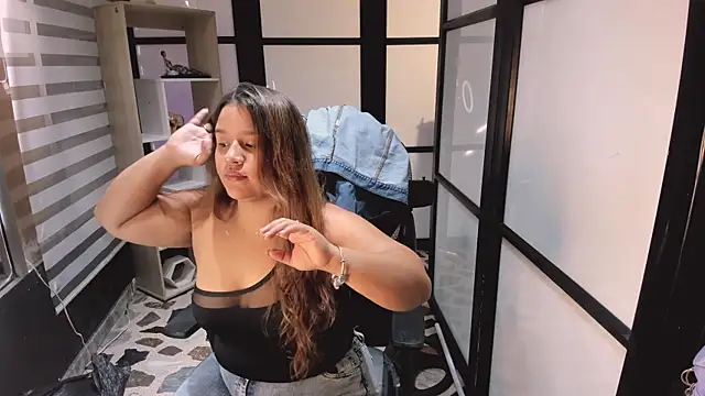 ElaBourn  online show from September 11, 2025, 12:49 pm