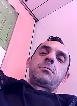 hotmen83 online show from March 20, 2026, 2:07 pm