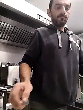 hotmen83 online show from October 3, 2025, 7:10 am