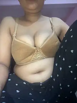 Snapshot of mona_15 chatting on October 9, 2025, 9:26 pm mona 15 online show from October 9, 2025, 9:26 pm