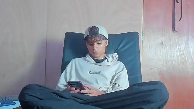 Snapshot of spicy_adonhis chatting on October 17, 2025, 12:29 pm spicy adonhis online show from October 17, 2025, 12:29 pm