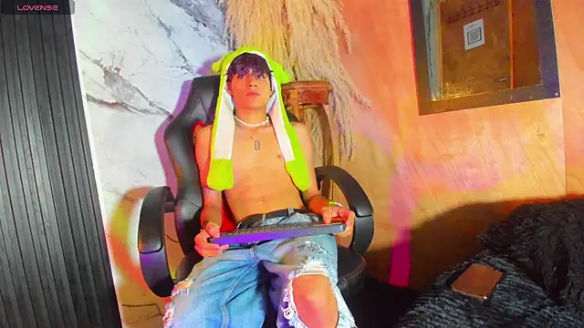 Snapshot of spicy_adonhis chatting on September 25, 2025, 12:33 pm spicy adonhis online show from September 25, 2025, 12:33 pm