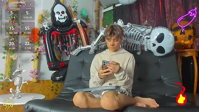 Snapshot of spicy_adonhis chatting on October 24, 2025, 7:24 pm spicy adonhis online show from October 24, 2025, 7:24 pm