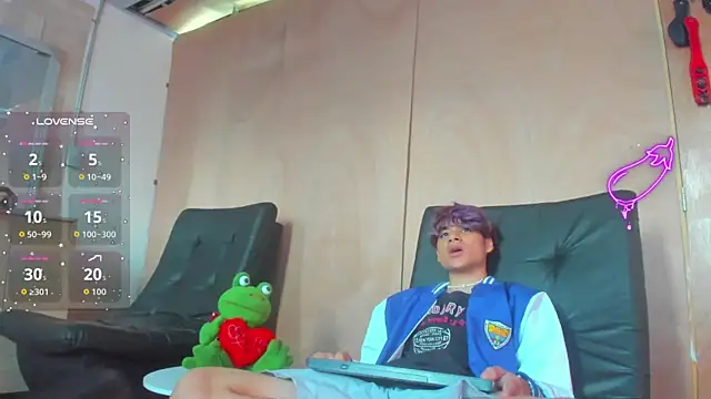 Snapshot of spicy_adonhis chatting on October 3, 2025, 12:39 pm spicy adonhis online show from October 3, 2025, 12:39 pm