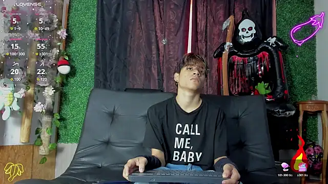 Snapshot of spicy_adonhis chatting on October 30, 2025, 12:14 pm spicy adonhis online show from October 30, 2025, 12:14 pm