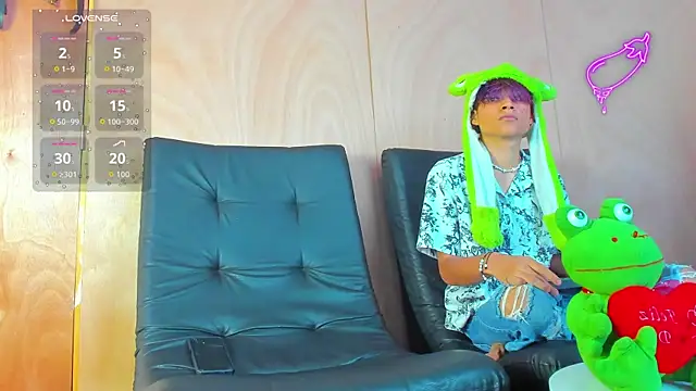 Snapshot of spicy_adonhis chatting on September 23, 2025, 12:23 pm spicy adonhis online show from September 23, 2025, 12:23 pm