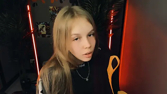 Snapshot of Selen_hells_weet chatting on September 10, 2025, 5:34 pm Selen hells weet online show from September 10, 2025, 5:34 pm