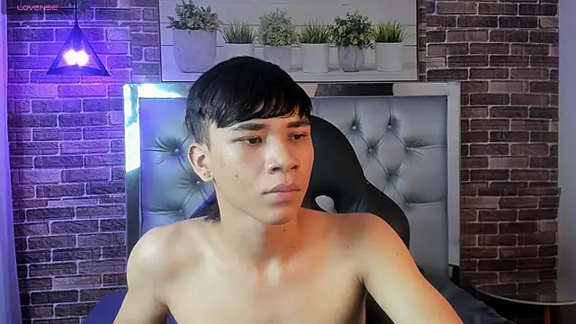 Snapshot of nathanclay chatting on September 21, 2025, 3:44 am nathanclay online show from September 21, 2025, 3:44 am