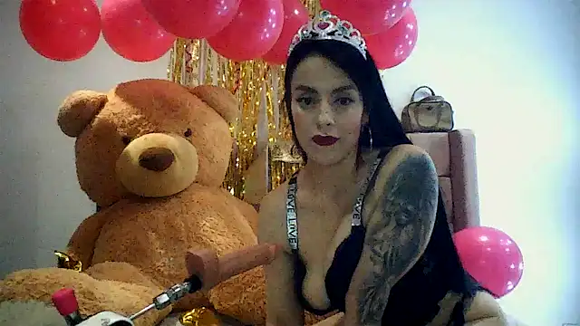 Snapshot of HotAss_Hally chatting on July 19, 2026, 6:00 am HotAss Hally online show from July 19, 2026, 6:00 am