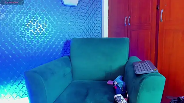 thania 777 online show from October 3, 2025, 9:38 pm