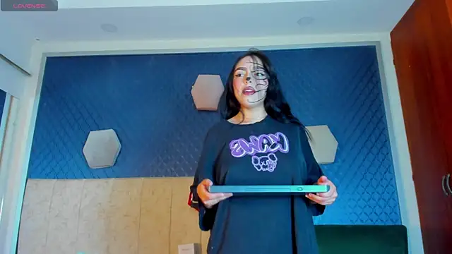 thania 777 online show from November 4, 2025, 8:23 pm