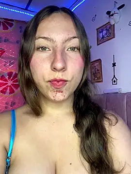 Snapshot of Tiara_19 chatting on October 20, 2025, 10:32 pm Tiara 19 online show from October 20, 2025, 10:32 pm