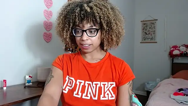 Snapshot of Cherribombzz chatting on February 17, 2026, 7:55 pm Cherribombzz online show from February 17, 2026, 7:55 pm