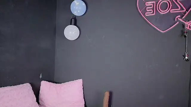 Snapshot of zoelight18 chatting on September 30, 2025, 9:26 am zoelight18 online show from September 30, 2025, 9:26 am