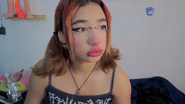 Snapshot of zoelight18 chatting on November 3, 2025, 9:13 am zoelight18 online show from November 3, 2025, 9:13 am