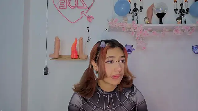 Snapshot of zoelight18 chatting on October 24, 2025, 10:03 am zoelight18 online show from October 24, 2025, 10:03 am