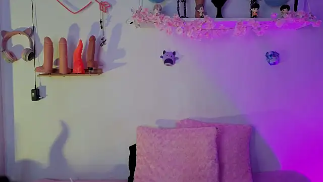 Snapshot of zoelight18 chatting on October 10, 2025, 9:21 am zoelight18 online show from October 10, 2025, 9:21 am