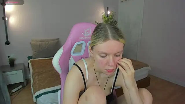 Snapshot of Casey_Miller chatting on October 28, 2025, 12:33 am Casey Miller online show from October 28, 2025, 12:33 am