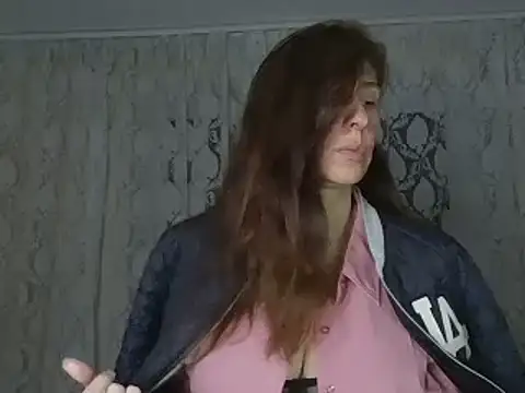 Snapshot of CandiCole chatting on October 17, 2025, 3:32 am CandiCole online show from October 17, 2025, 3:32 am