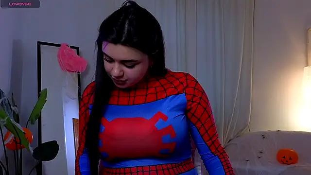 courtneyk  online show from October 30, 2025, 2:04 pm