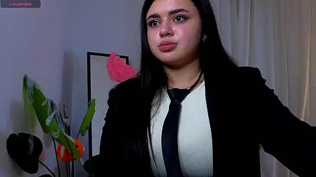 courtneyk  online show from November 1, 2025, 2:33 pm