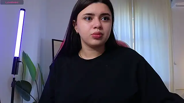 courtneyk  online show from October 3, 2025, 1:23 pm