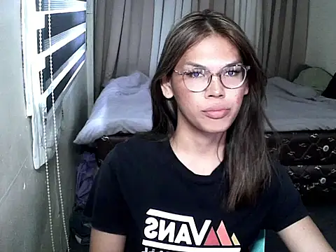 keana laux online show from September 16, 2025, 12:11 am