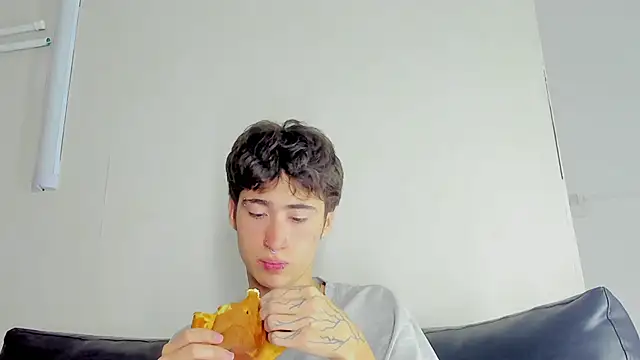 Snapshot of _DantFox_ chatting on September 16, 2025, 6:42 pm  DantFox  online show from September 16, 2025, 6:42 pm