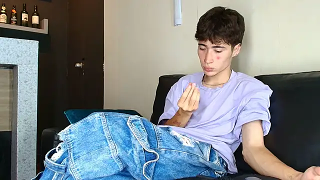 Snapshot of _DantFox_ chatting on October 7, 2025, 8:10 pm  DantFox  online show from October 7, 2025, 8:10 pm