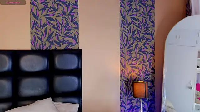 Snapshot of _DantFox_ chatting on October 10, 2025, 2:56 am  DantFox  online show from October 10, 2025, 2:56 am