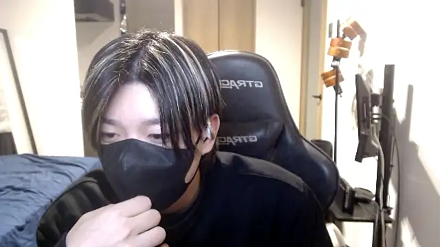 Mei-Tanaka online show from October 22, 2025, 12:37 pm