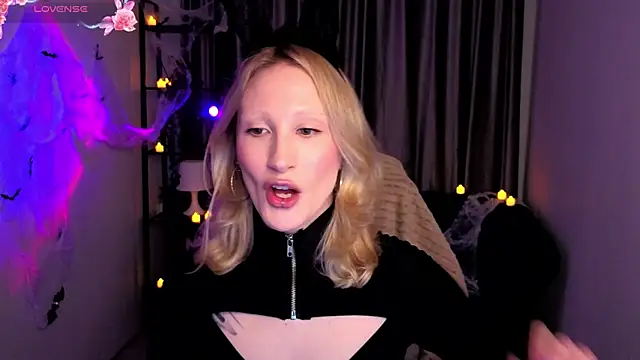 Snapshot of BiancaHelo chatting on October 26, 2025, 1:55 pm BiancaHelo online show from October 26, 2025, 1:55 pm